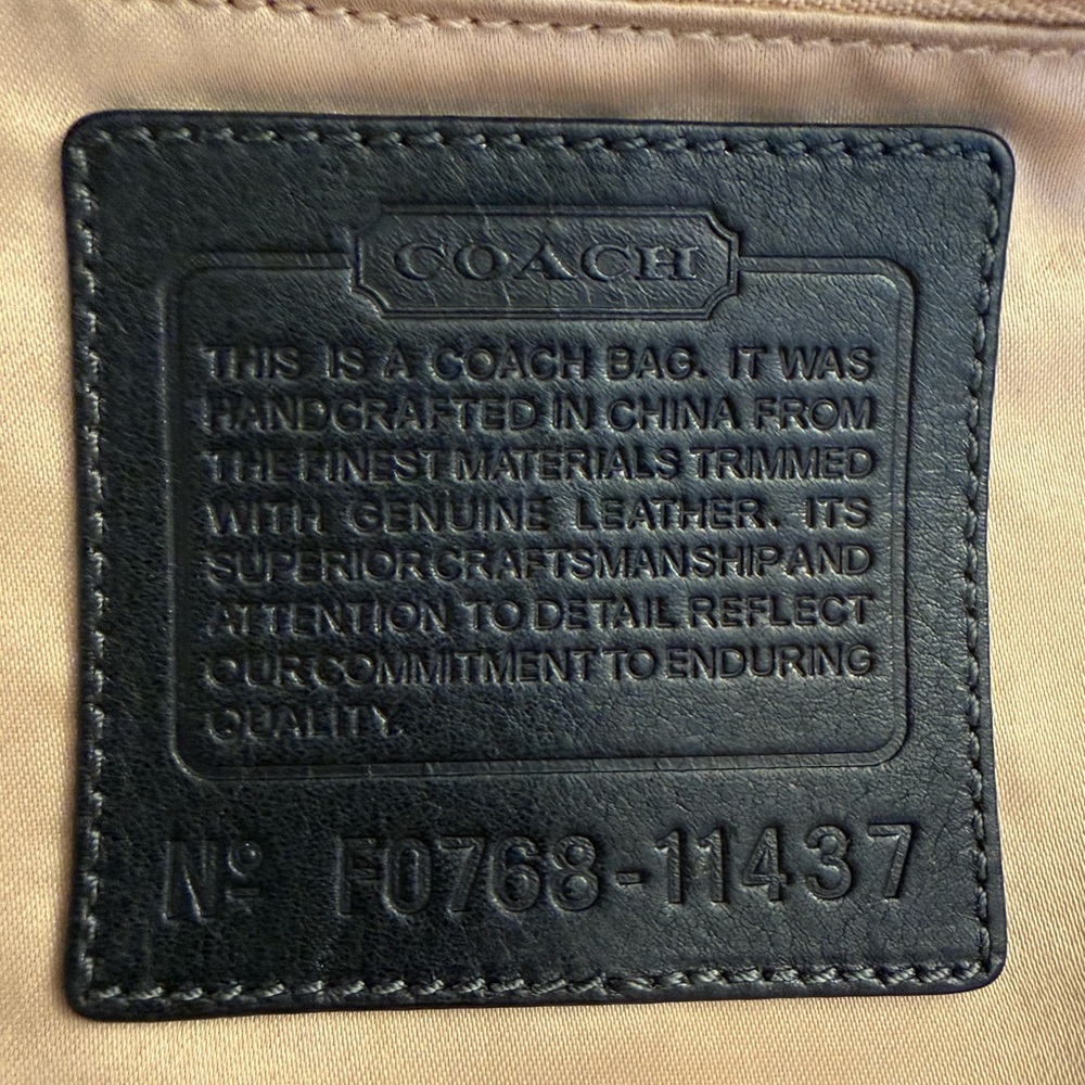 Coach Bleecker Signature Hobo Bag. 2007 - Picture 3 of 16